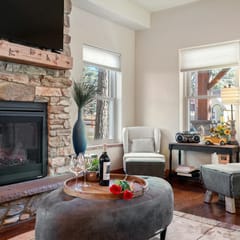 Black Bear Cabin Sleeps 8, 2 BD 1.5 BA Newer Build, Walk into Town