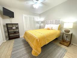 2BR 2BA 1st Level Gated Retreat in North Scottsdale: Minutes from Golf, Dining, and Shopping