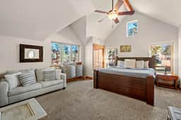 Black Bear Cabin Sleeps 8, 2 BD 1.5 BA Newer Build, Walk into Town