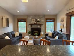 Pikes Peak Views + Acreage + Hot Tub 5 BD 4 BA 10 Minutes to USAFA