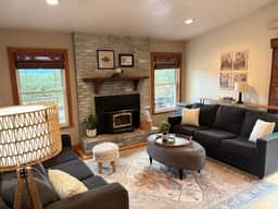 Glorious Pikes Peak Views + 5 Private Acres + Hot Tub 5 BD 4 BA  Close to USAFA - Image 3
