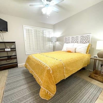2BR 2BA 1st Level Gated Retreat in North Scottsdale: Minutes from Golf, Dining, and Shopping