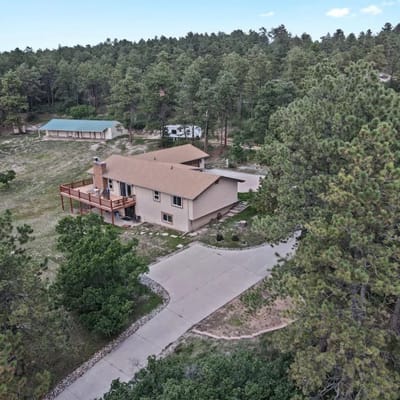 Pikes Peak Views + Acreage + Hot Tub 5 BD 4 BA 10 Minutes to USAFA