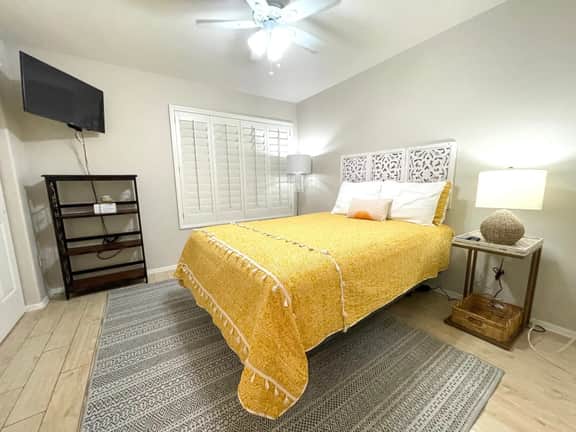 2BR 2BA 1st Level Gated Retreat in North Scottsdale: Minutes from Golf, Dining, and Shopping