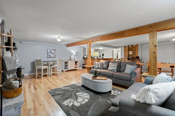 Pikes Peak Views + Acreage + Hot Tub 5 BD 4 BA 10 Minutes to USAFA
