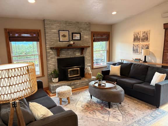 Glorious Pikes Peak Views + 5 Private Acres + Hot Tub 5 BD 4 BA  Close to USAFA - Image 3
