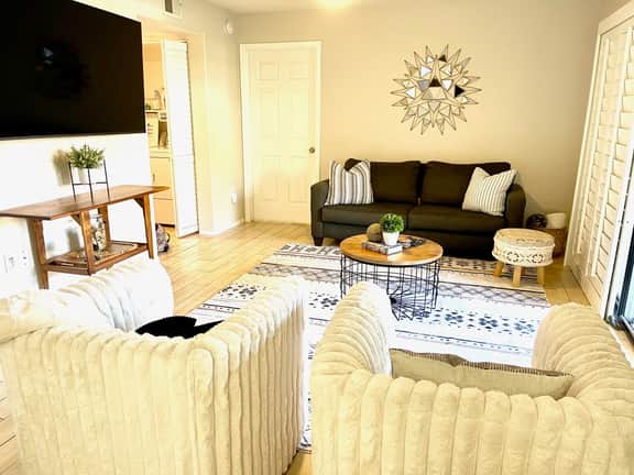 2BR 2BA 1st Level Gated Retreat in North Scottsdale: Minutes from Golf, Dining, and Shopping - Image 2